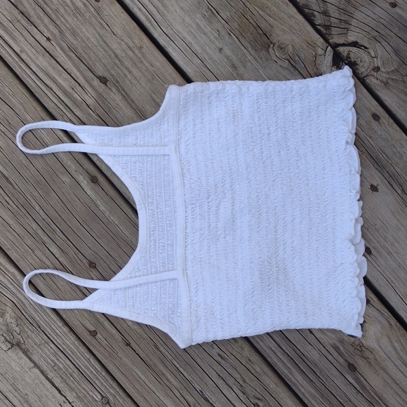 2/$16 Hollister puckered crop Cami. Size Small - Picture 3 of 3
